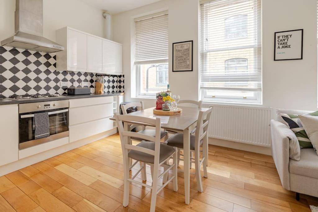 Apartamento Beautiful 1 Bed Flat 2 Minute Walk To Camden Station Londres Exterior foto